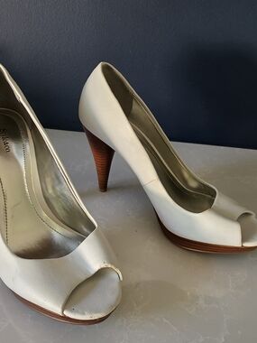 Style & Co. White Peep-Toe Platform Pumps with Brown Stacked Heel